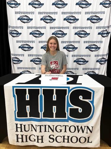 Huntingtown seniors sign